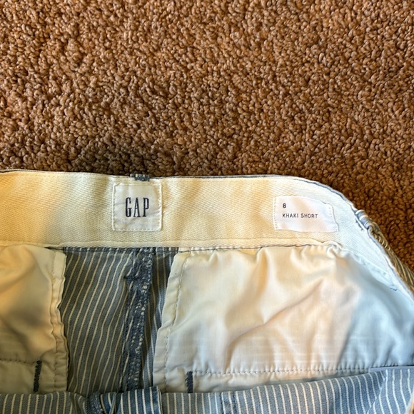 Gap Khaki Shorts, light Jean color with white stripes, size 8, lightly worn. - Picture 4 of 4